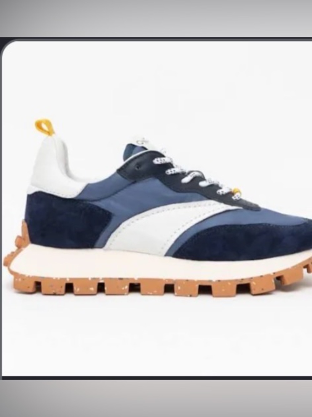 Oncept Osaka, size 6.5, navy and white